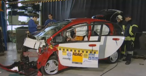 crash test de la mitsubishi i-miev electrique