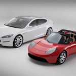 le tesla roadster au coté de la nouvelle model S