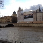 L'affiche géante de BMW à Paris