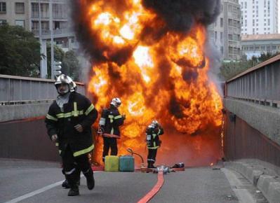 risque incendie dans un parking et voiture électrique