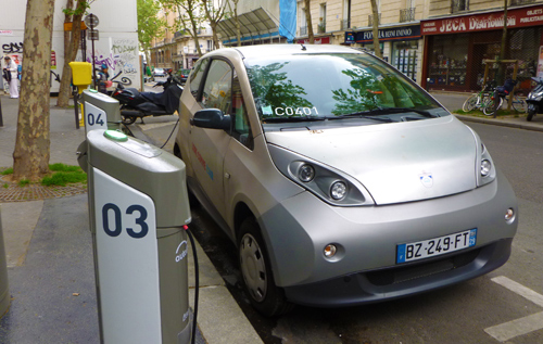 Charger sa voiture électrique à Paris