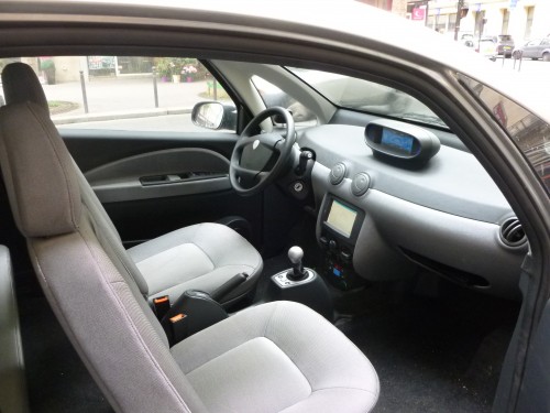 Intérieur de la Bolloré Blue Car d'Autolib' Paris