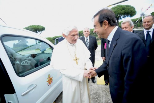 Renault offre un Kangoo électrique au Pape Benoit XVI