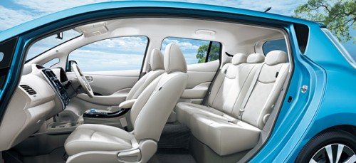 interieur de la nissan leaf 2013