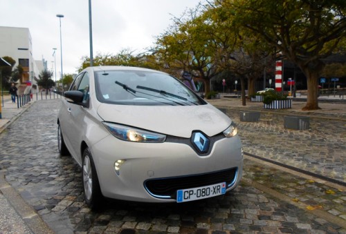 l'avant de la renault zoe ze