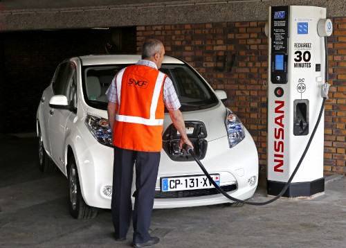 L'inauguration de la borne de recharge rapide Nissan / SNCF Auto/Train