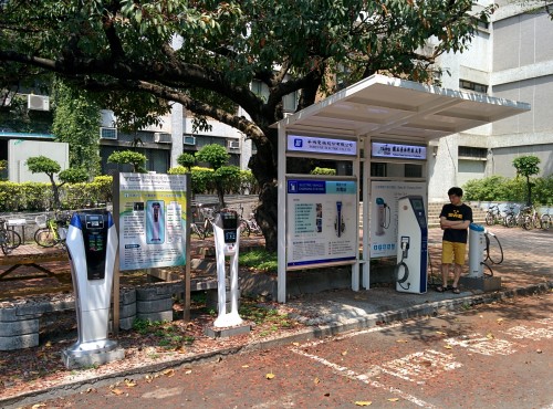 L'une des rares borne de recharge pour voiture électrique vue à Taïwan