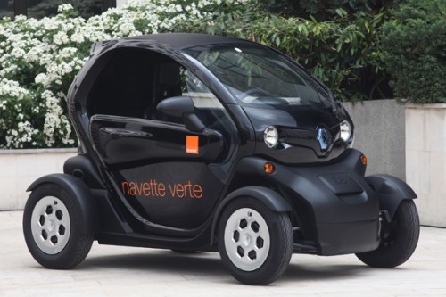 Une voiture électrique Renault chez Orange