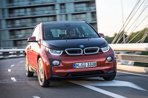 La BMW i3 aux couleurs du loueur de voitures Sixt.