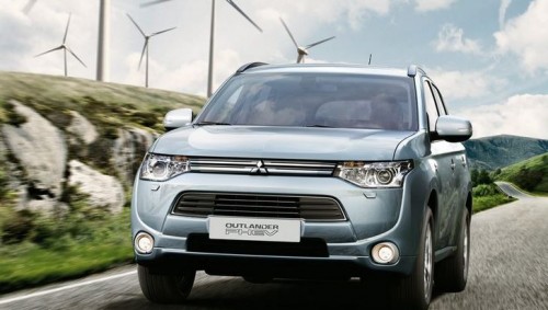 la Mitsubishi Oultander hybride electrique se vend bien