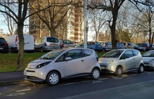 Des nouvelles couleurs pour les voitures électriques Autolib' à Paris