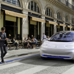 La VOlkswagen ID devant le Fumoir à Paris